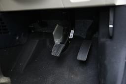 Kia Carens Foot Controls