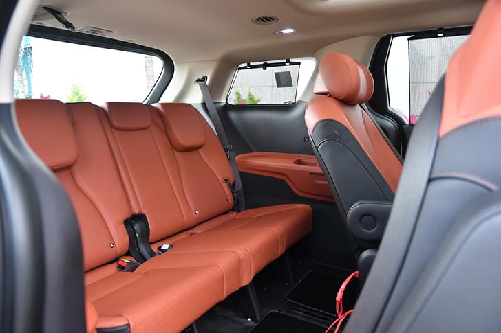Kia Carnival Second Row Seats