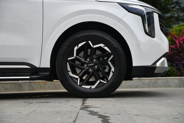Alloy Wheels Image - 4330