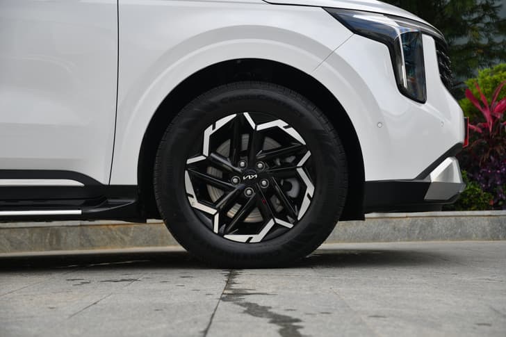 Kia Carnival Alloy Wheels