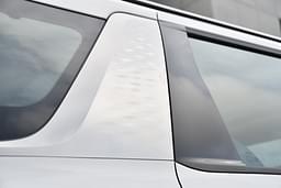 Kia Carnival Color White