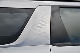Kia Carnival Side Glass Housing