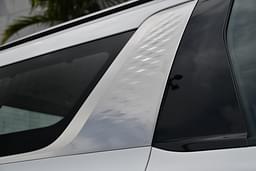 Kia Carnival Color White