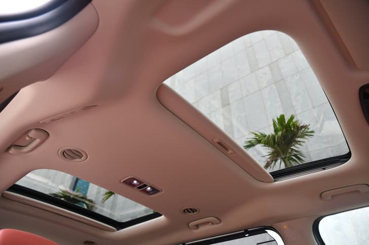 Kia Carnival Sunroof