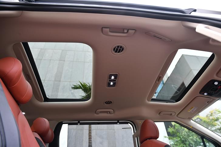 Kia Carnival Front Row Seats