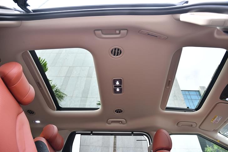 Kia Carnival Front Row Seats