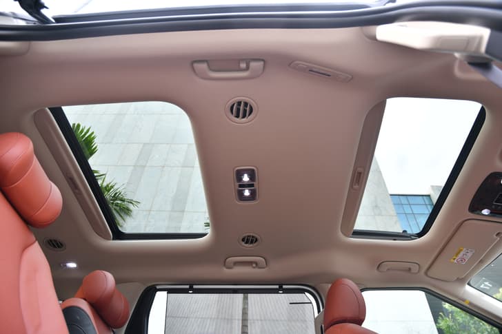 Kia Carnival Sunroof