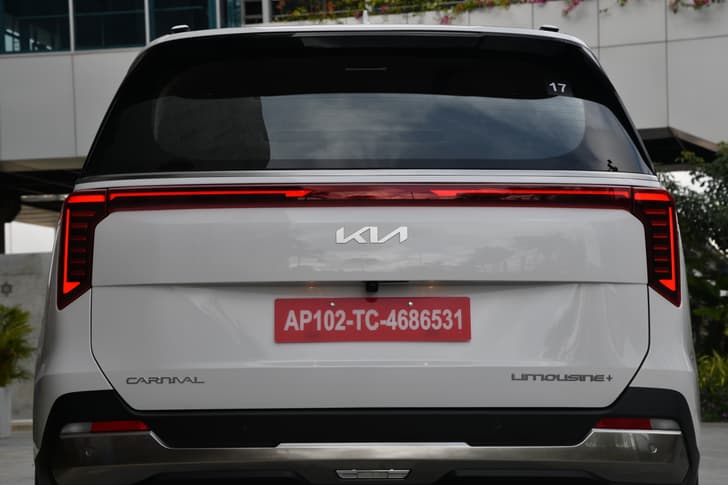 Kia Carnival Rear View