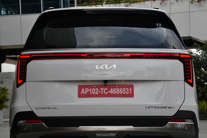 Kia Carnival Rear View