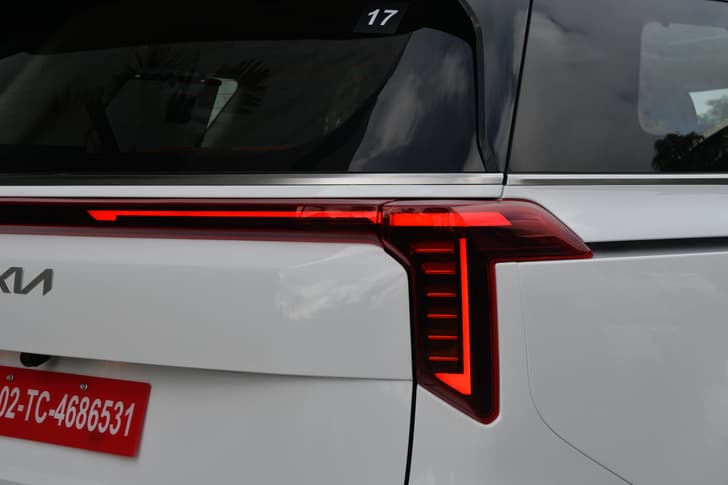 Kia Carnival Rear View