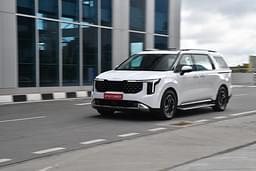 Kia Carnival Front Right Three Quarter