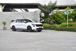 Kia Carnival Front Right Three Quarter
