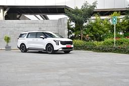 Kia Carnival Front Right Three Quarter