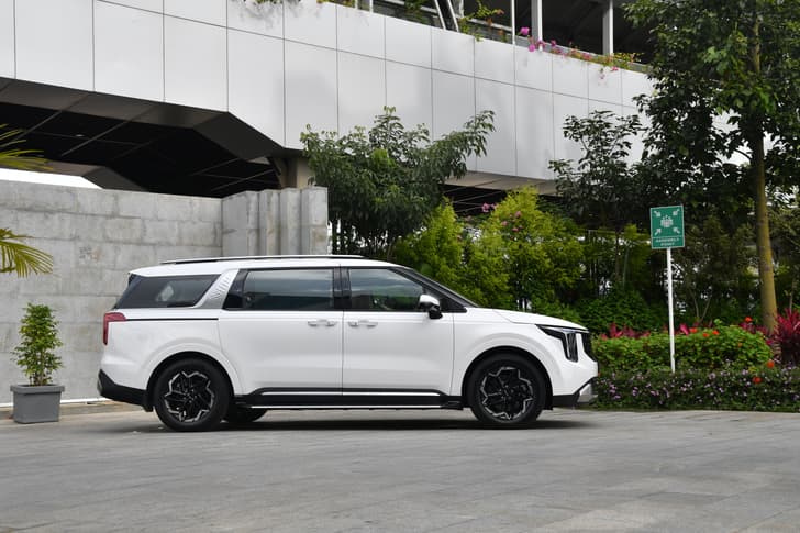 Kia Carnival Body Colored Bumpers