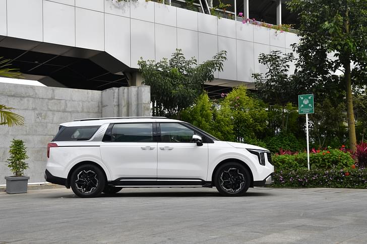 Kia Carnival Body Colored Bumpers