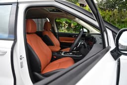 Kia Carnival Front Row Seats
