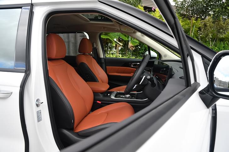 Kia Carnival Front Row Seats