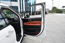 Kia Carnival Color White