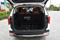 Kia Carnival Rear View