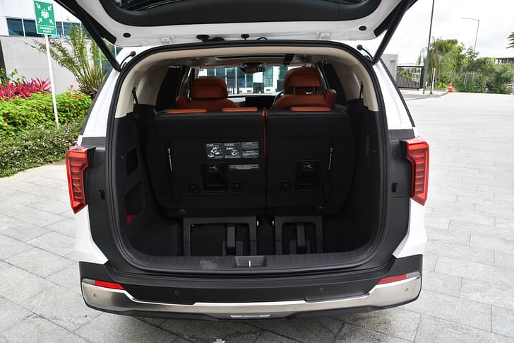 Kia Carnival Rear View