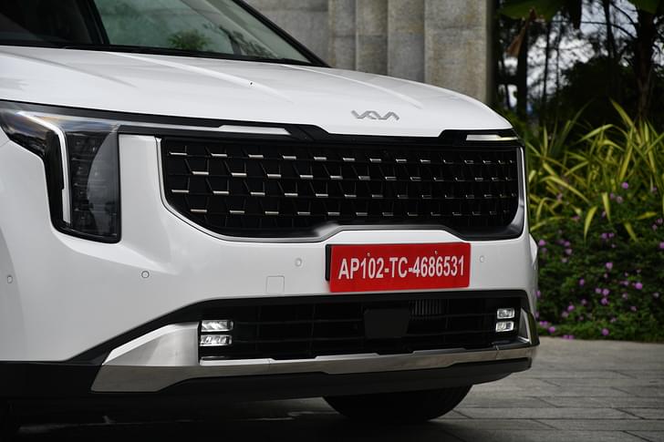 Kia Carnival Front View