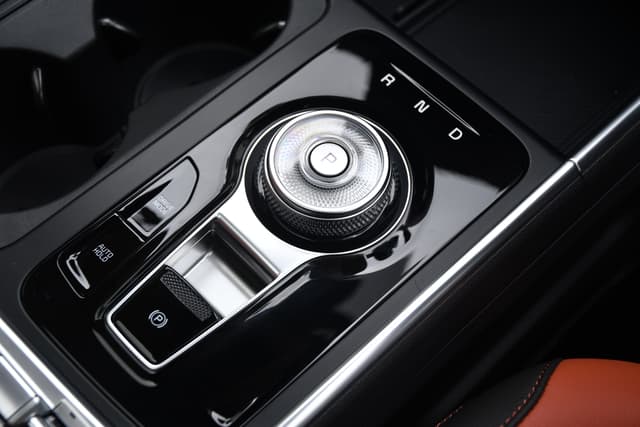 Elevating Gear Knob Image - 4374