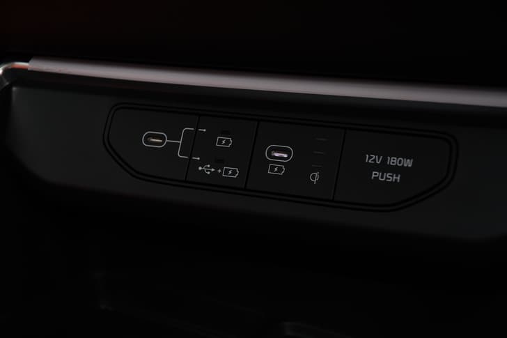 Kia Carnival 12V Front Power Outlet