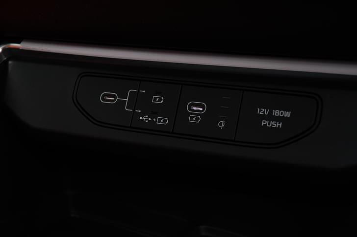 Kia Carnival 12v Front Power Outlet