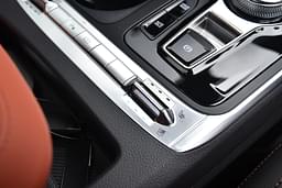 Kia Carnival Console Storage