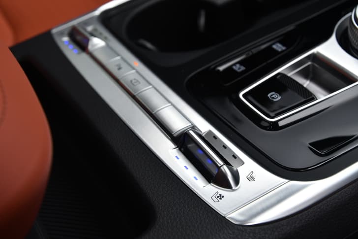 Kia Carnival Console Storage