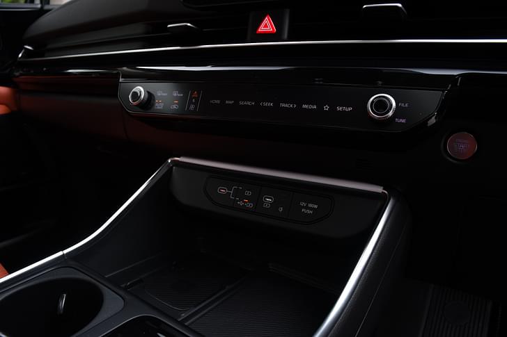 Kia Carnival Dashboard
