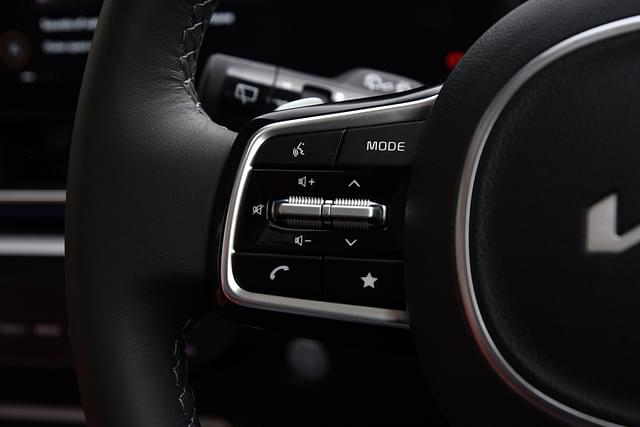 Leather Wrapped Steering Wheel Image - 4389