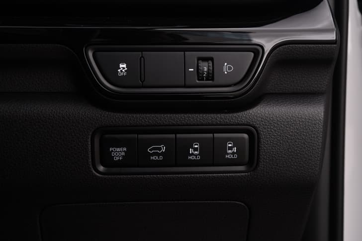 Kia Carnival Door Controls