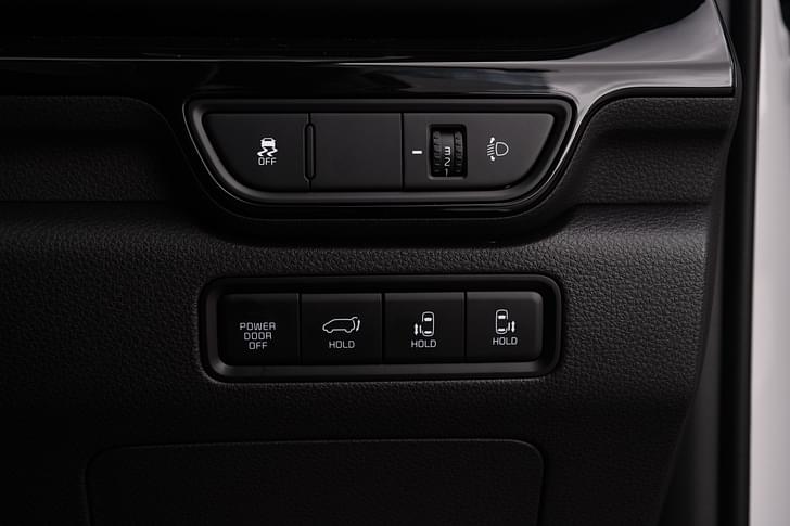 Kia Carnival Door Controls