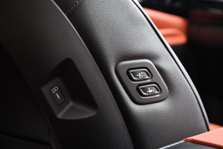 Kia Carnival Driver Height Adjustable Seat