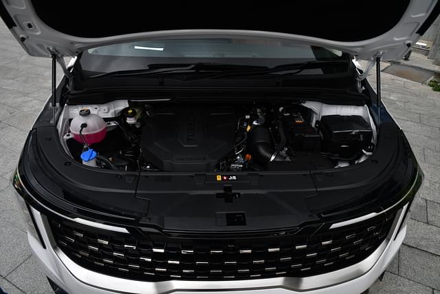 Open Bonnet Engine Shot Image - 4400