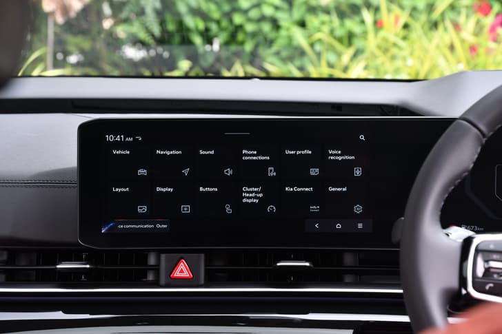 Kia Carnival Touch Screen Infotainment System