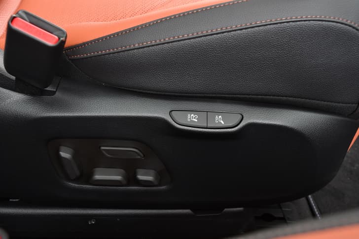Kia Carnival Electrically Adjustable Driver Seat