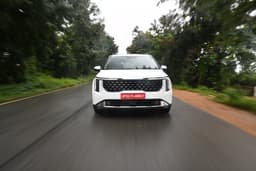 Kia Carnival Color White