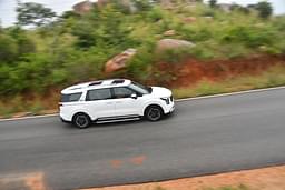 Kia Carnival Front Right Three Quarter