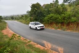 Kia Carnival Front Right Three Quarter