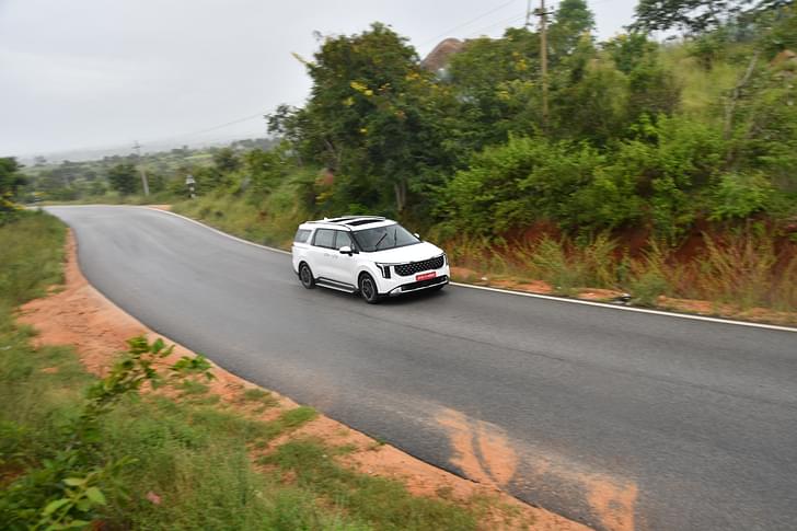 Kia Carnival Front Right Three Quarter
