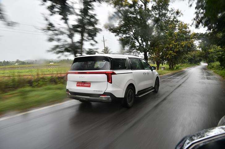 Kia Carnival Rear View
