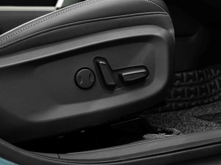 Seat Adjust Controls