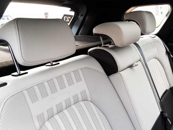 2nd Row Adjustable Headrest