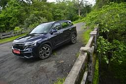 Kia Seltos Front Right Three Quarter