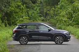 Kia Seltos Right Side View
