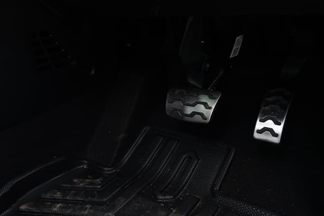 Foot Controls Image - 14616