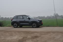 Kia Sonet Front Right Three Quarter