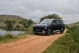 Kia Carens Clavis Ev Front Left Three Quarter